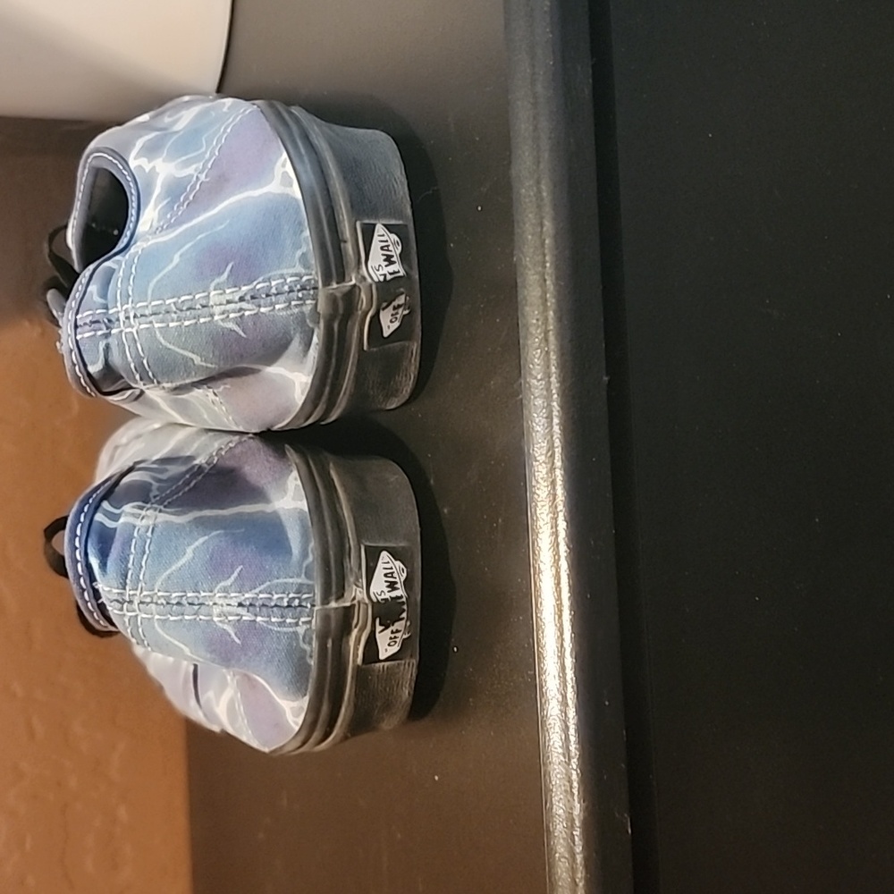 Van's lace up tennis shoes - Picture 3 of 5
